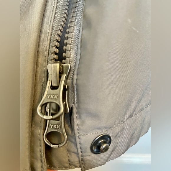 LL Bean H2Off Mesh Lined Rain Jacket fully loaded with features - Picture 7 of 9